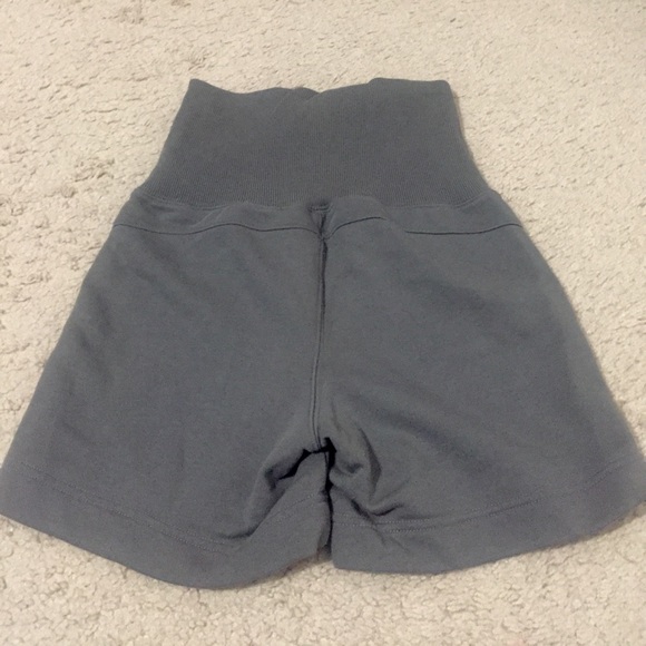gray roll-down Puma shorts - Picture 3 of 7